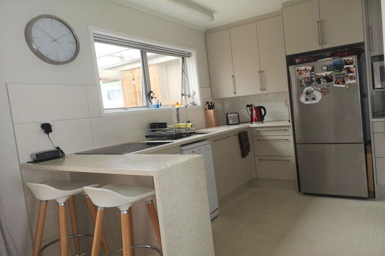 Photo of property in 3/172 Beach Haven Road, Beach Haven, Auckland, 0626