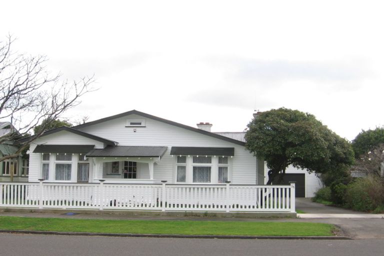 Photo of property in 35 Argyle Avenue, Takaro, Palmerston North, 4410
