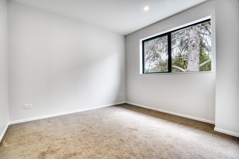 Photo of property in 61a Totaravale Drive, Totara Vale, Auckland, 0629