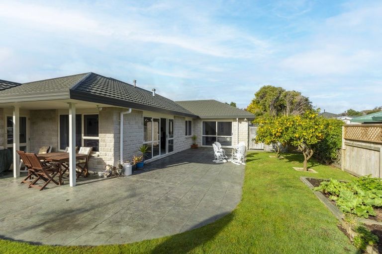 Photo of property in 66 Guildford Drive, Paraparaumu, 5032