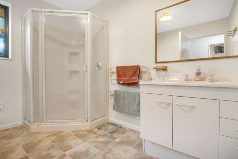 Photo of property in 15 Hemingford Place, Halswell, Christchurch, 8025