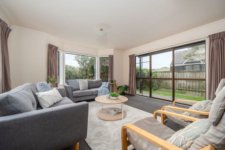 Photo of property in 6 Ellwood Place, Churton Park, Wellington, 6037