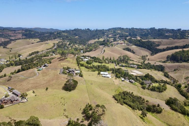 Photo of property in 14b Wairere Road, Waitakere, Henderson, 0782