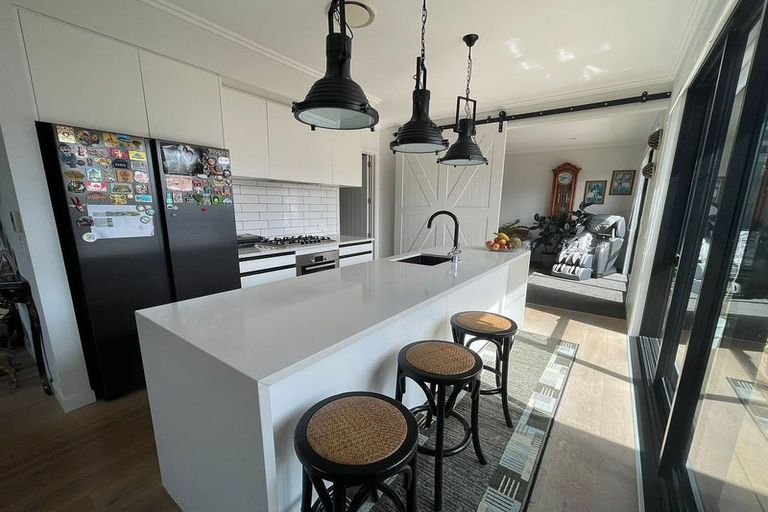 Photo of property in 8 Bellamont Street, Kumeu, 0810