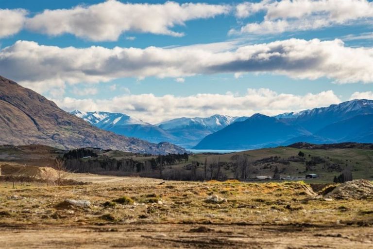 Photo of property in 16 Double Cone Road, Jacks Point, Queenstown, 9371