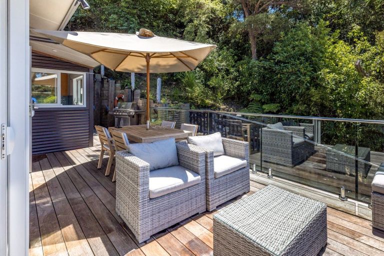 Photo of property in 18 Victoria Road South, Onetangi, Waiheke Island, 1081