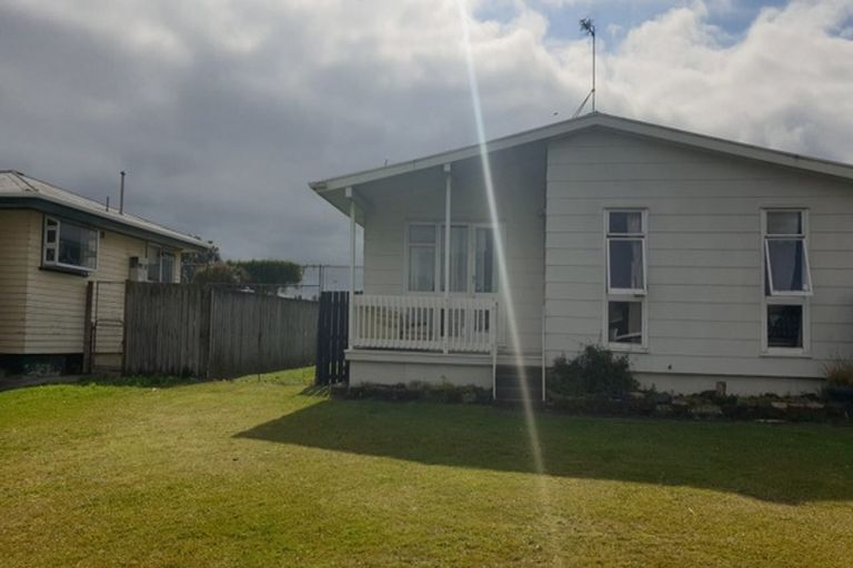 Photo of property in 70 Chichester Drive, Rosehill, Papakura, 2113