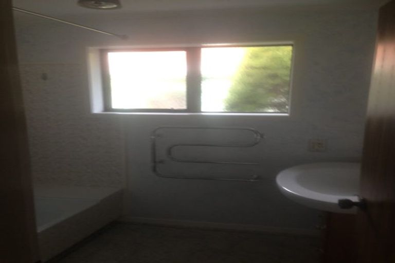 Photo of property in 3 Tanera Crescent, Brooklyn, Wellington, 6021