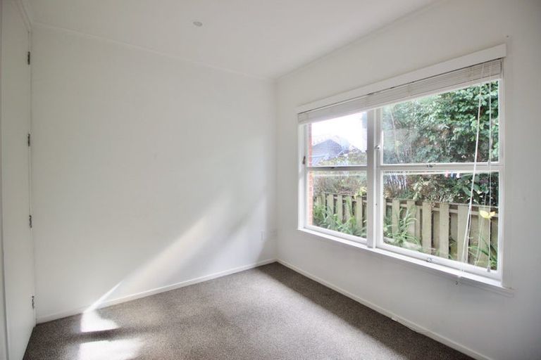 Photo of property in 3b Lake Pupuke Drive, Takapuna, Auckland, 0622