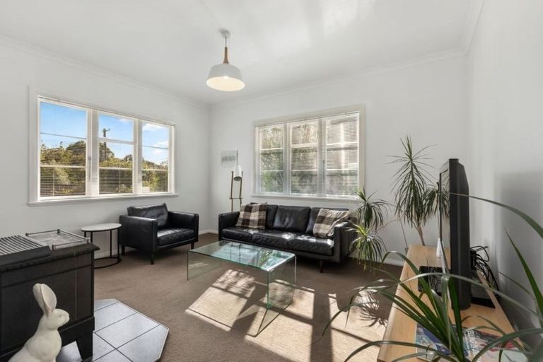 Photo of property in 16 Avon Street, Waterloo, Lower Hutt, 5011