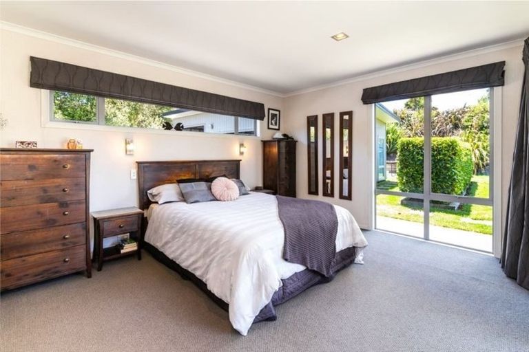 Photo of property in 27 Loch Views Road, Acacia Bay, Taupo, 3385