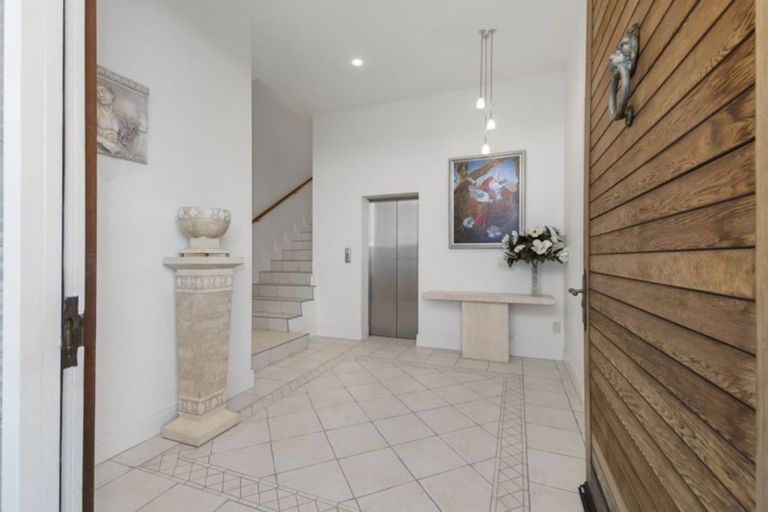 Photo of property in 81 Seatoun Heights Road, Seatoun, Wellington, 6022