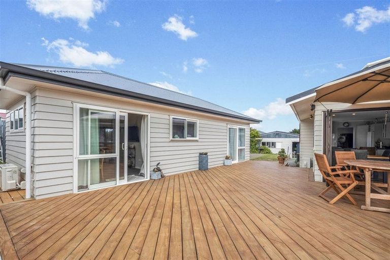 Photo of property in 166 Mark Avenue, Grenada Village, Wellington, 6037