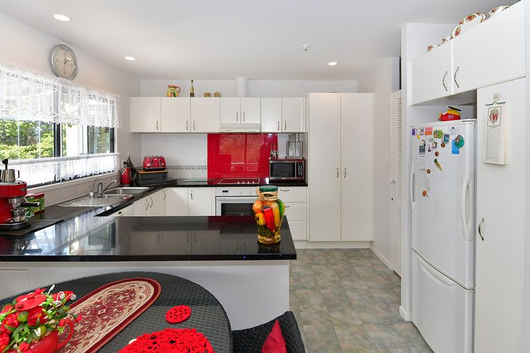 Photo of property in 9e Puriri Avenue, Orewa, 0931