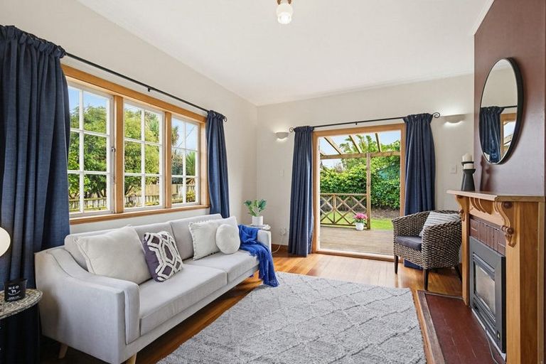 Photo of property in 8 Crawford Green, Miramar, Wellington, 6022