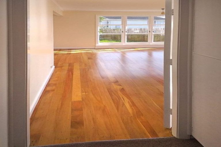 Photo of property in 38 Lyndfield Lane, Newlands, Wellington, 6037