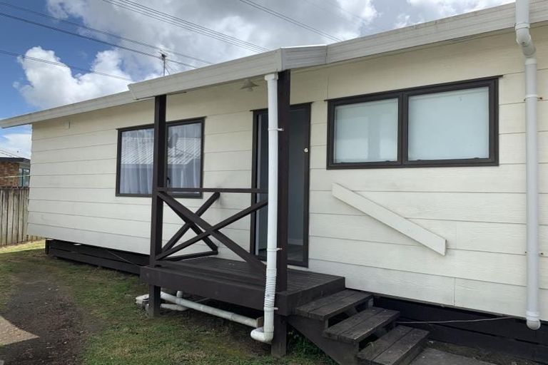 Photo of property in 2/31 Aeronautic Road, Takanini, 2112