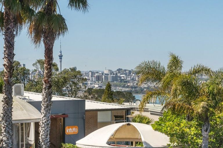 Photo of property in Harbour View Terraces, 9/170 Mokoia Road, Chatswood, Auckland, 0626