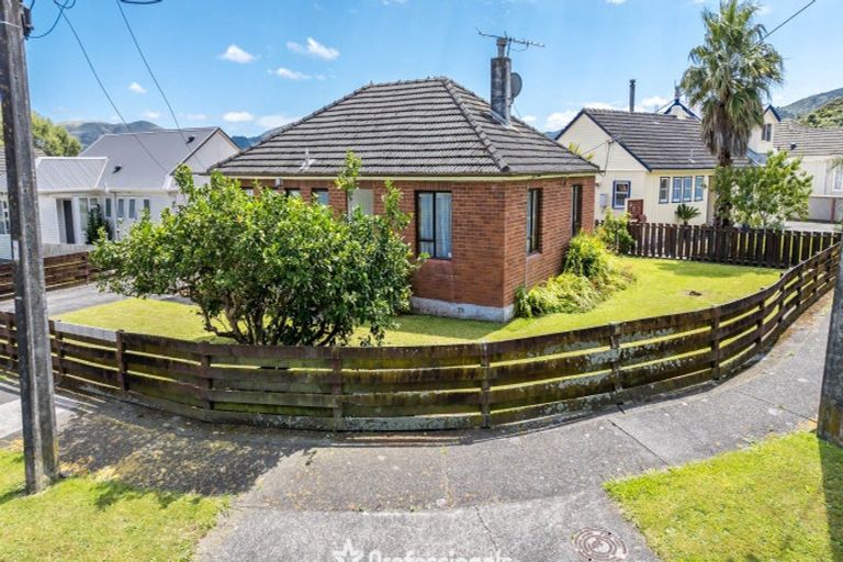 Photo of property in 17 Cleland Crescent, Naenae, Lower Hutt, 5011