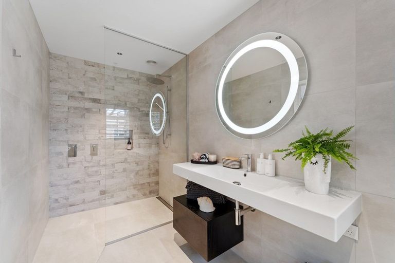 Photo of property in 8 Kotare Place, Sandspit, Warkworth, 0982