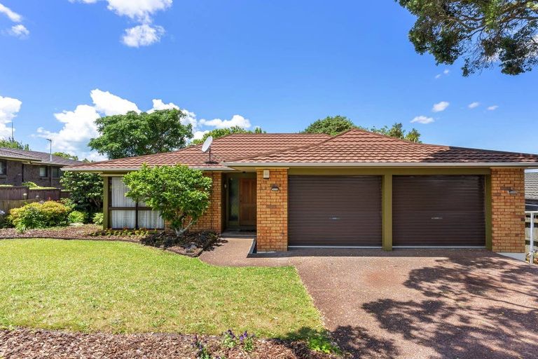 Photo of property in 15 Mark Edward Drive, Half Moon Bay, Auckland, 2012