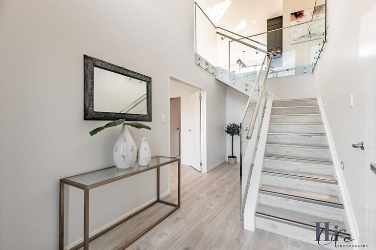 Photo of property in 8 Celestial Crescent, Orewa, 0931