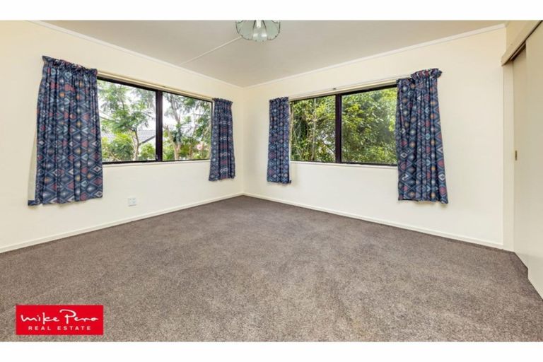 Photo of property in 20 Dungarvon Place, Clendon Park, Auckland, 2103