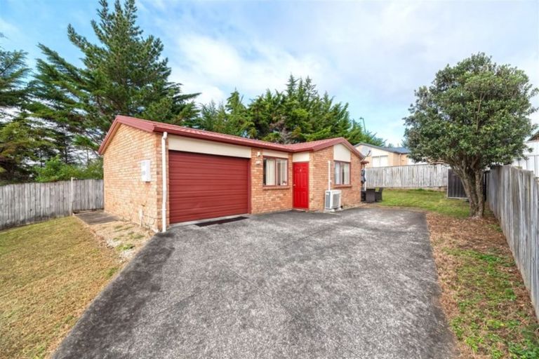 Photo of property in 57 Woodbank Drive, Glen Eden, Auckland, 0602