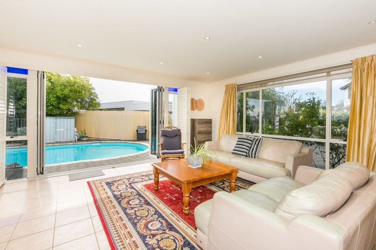 Photo of property in 15 Woodford Heights, Havelock North, 4130