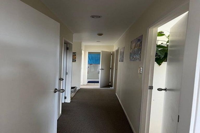 Photo of property in 357 Glenfield Road, Glenfield, Auckland, 0629