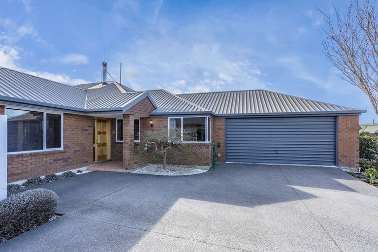 Photo of property in 30 Carmana Gardens, Rangiora, 7400