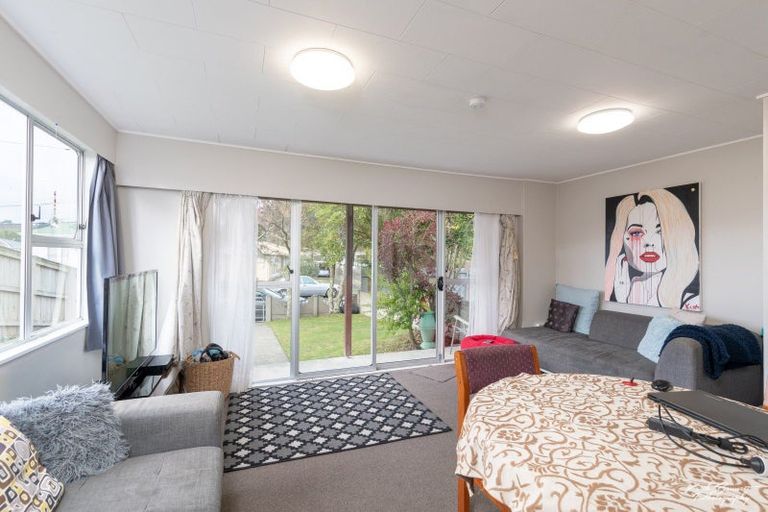 Photo of property in 8j Montgomery Crescent, Clouston Park, Upper Hutt, 5018
