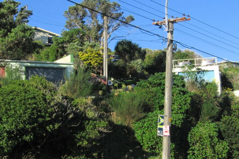 Photo of property in 194 Nevay Road, Karaka Bays, Wellington, 6022