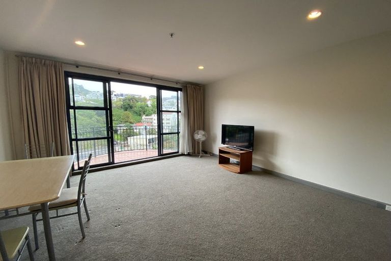 Photo of property in Atrium Towers, 7h/154 The Terrace, Wellington Central, Wellington, 6011