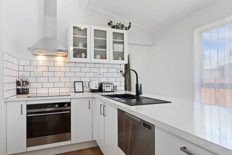 Photo of property in 14 Hinau Place, Edgecumbe, 3120