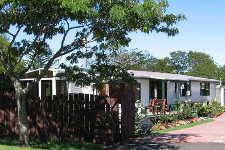 Photo of property in 57b Nui Mana Place, Te Atatu South, Auckland, 0610