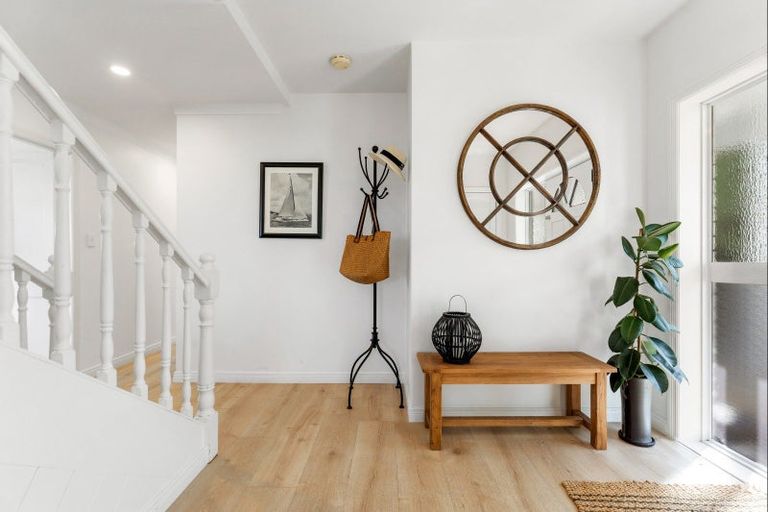 Photo of property in 6 Puriri Place, Sandspit, Warkworth, 0982