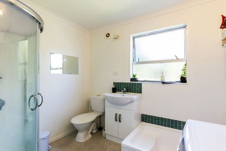 Photo of property in 1/17 Kowhai Street, Tawa, Wellington, 5028