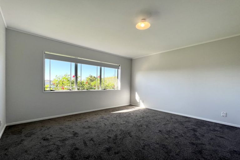 Photo of property in 48 Bodi Place, Te Atatu South, Auckland, 0610