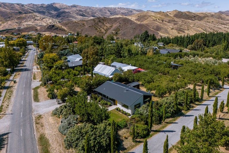 Photo of property in 25 Hall Road, Bannockburn, Cromwell, 9384