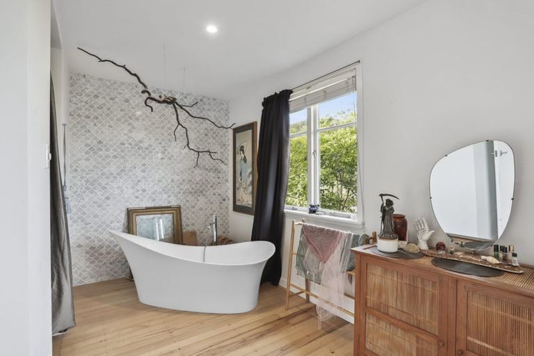 Photo of property in 19 Beach Valley Road, Piha, New Lynn, 0772