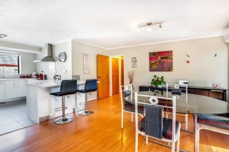 Photo of property in 2/44 Darren Crescent, Half Moon Bay, Auckland, 2012