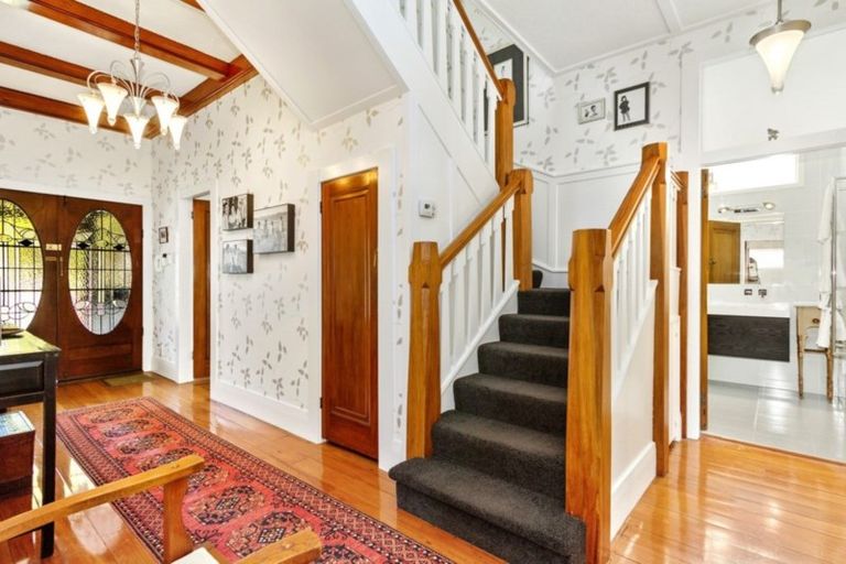 Photo of property in 17 Saint Albans Grove, Woburn, Lower Hutt, 5010