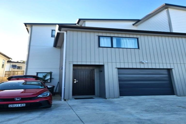 Photo of property in 17 Cassandra Grove, Totara Vale, Auckland, 0629