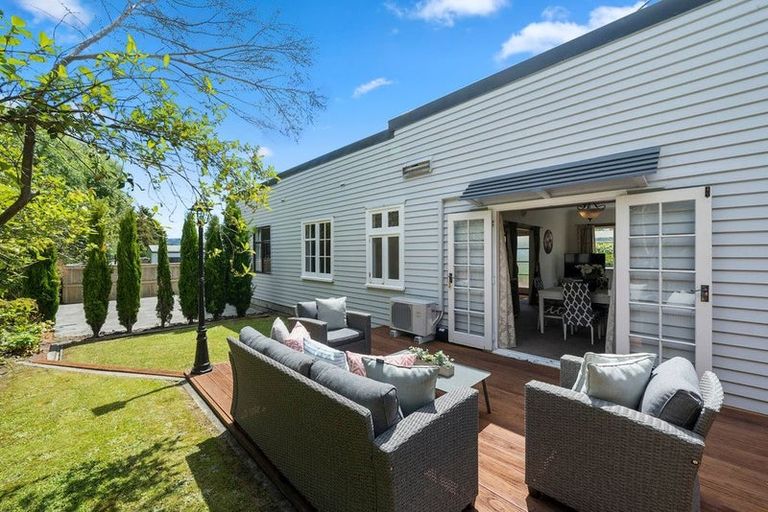 Photo of property in 4 Hillside Drive, Maoribank, Upper Hutt, 5018