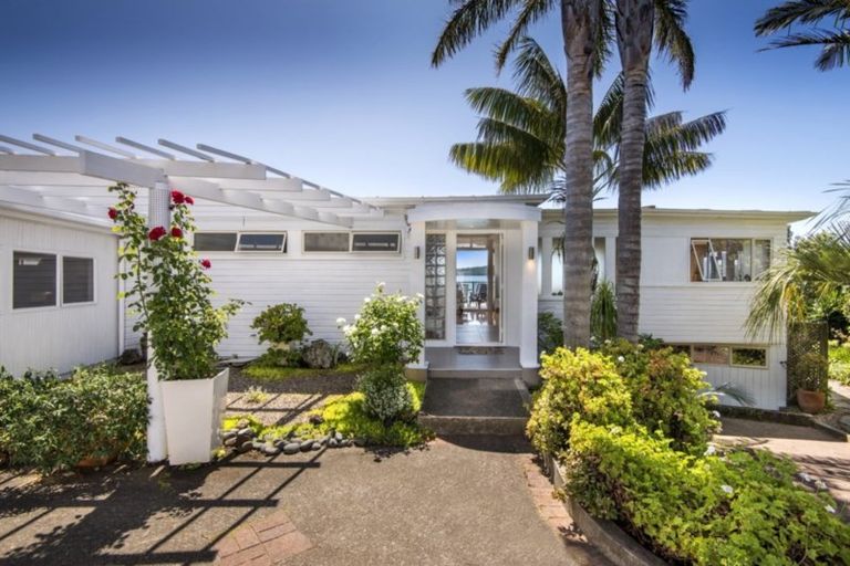 Photo of property in 90 Seacliffe Avenue, Narrow Neck, Auckland, 0622