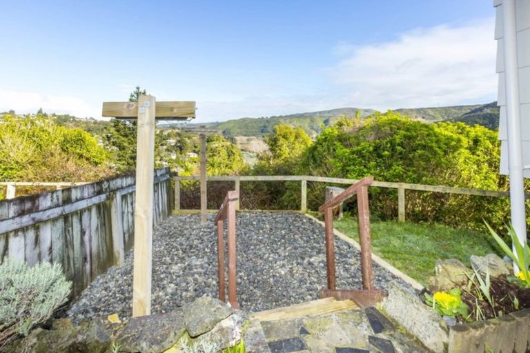 Photo of property in 30 Castle Crescent, Stokes Valley, Lower Hutt, 5019