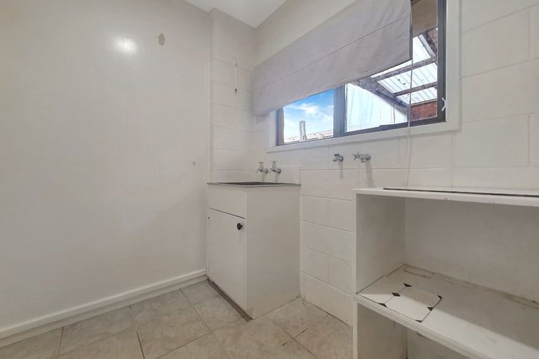 Photo of property in 130a Bruce Mclaren Road, Henderson, Auckland, 0612