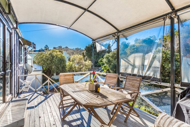 Photo of property in 30 Hoskins Avenue, Hillsborough, Auckland, 1042