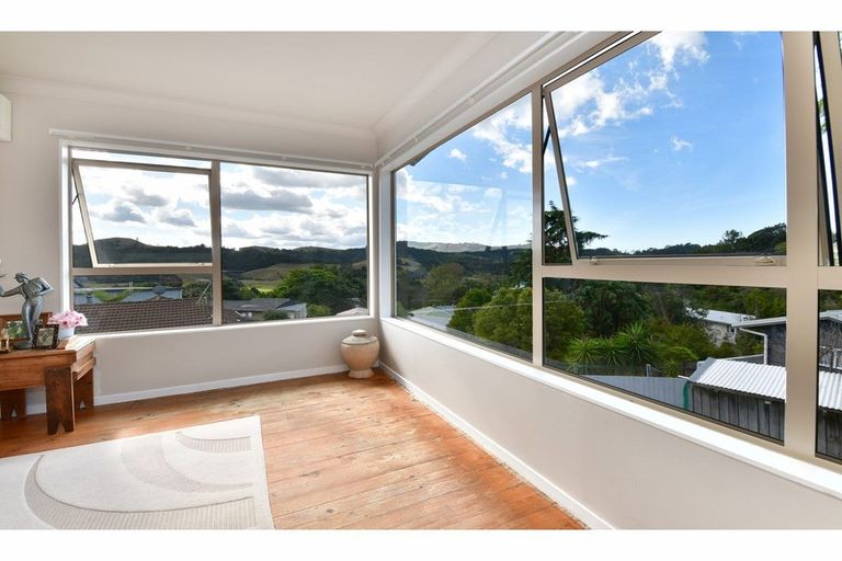 Photo of property in 8 Ocean View Road, Hatfields Beach, Orewa, 0931